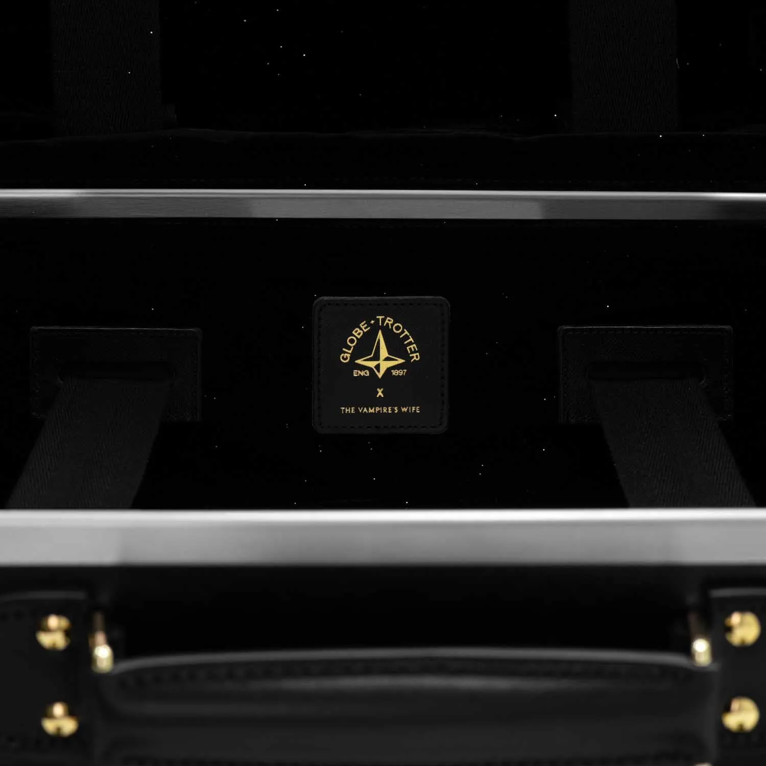 The Vampire's Wife · Carry-On - 4 Wheels | Black/Black/Gold