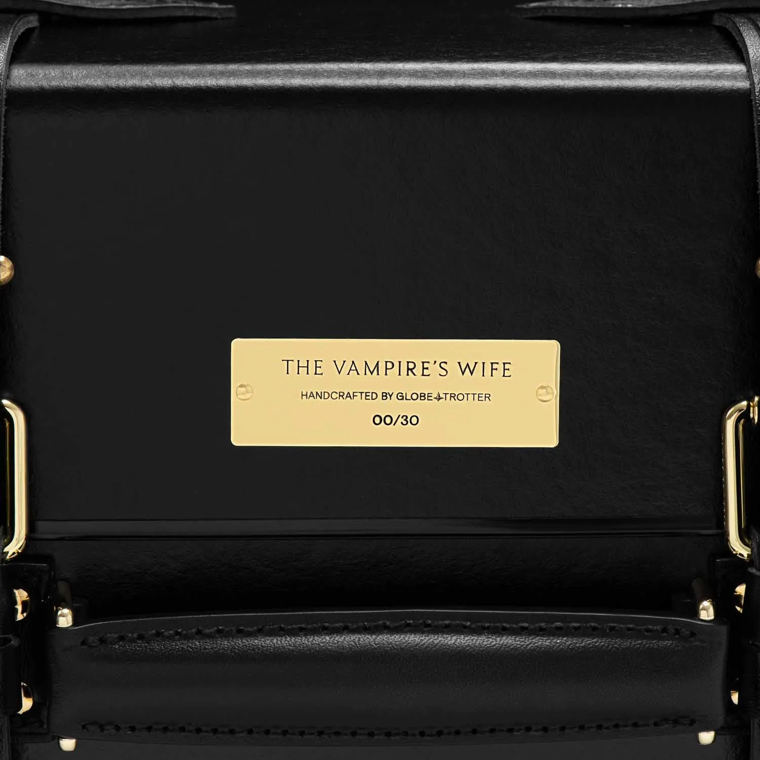 The Vampire's Wife · Carry-On - 4 Wheels | Black/Black/Gold
